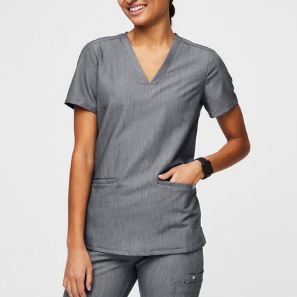 FIGS Casma Three Pocket Scrub Top Graphite XS